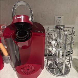 Keurig Red Brewer with Silver Pod Carousel